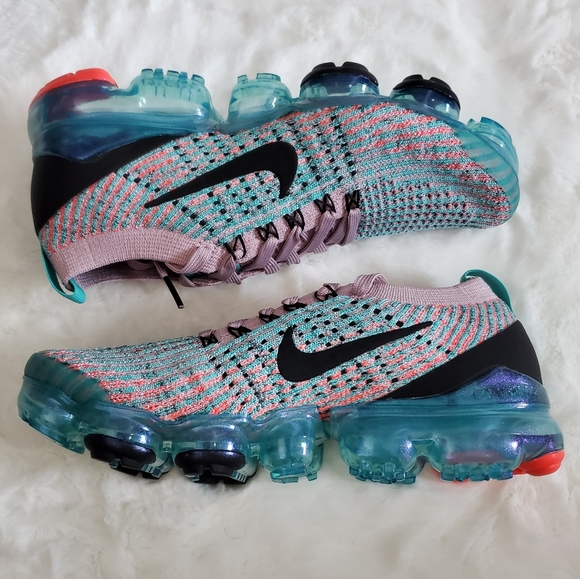**SOLD***  Nike Vapormax Flyknit 3 - Picture 3 of 5